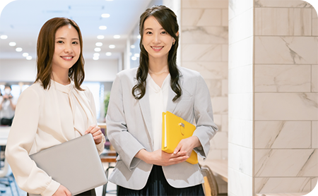 紹介予定派遣で働く20代女性たち